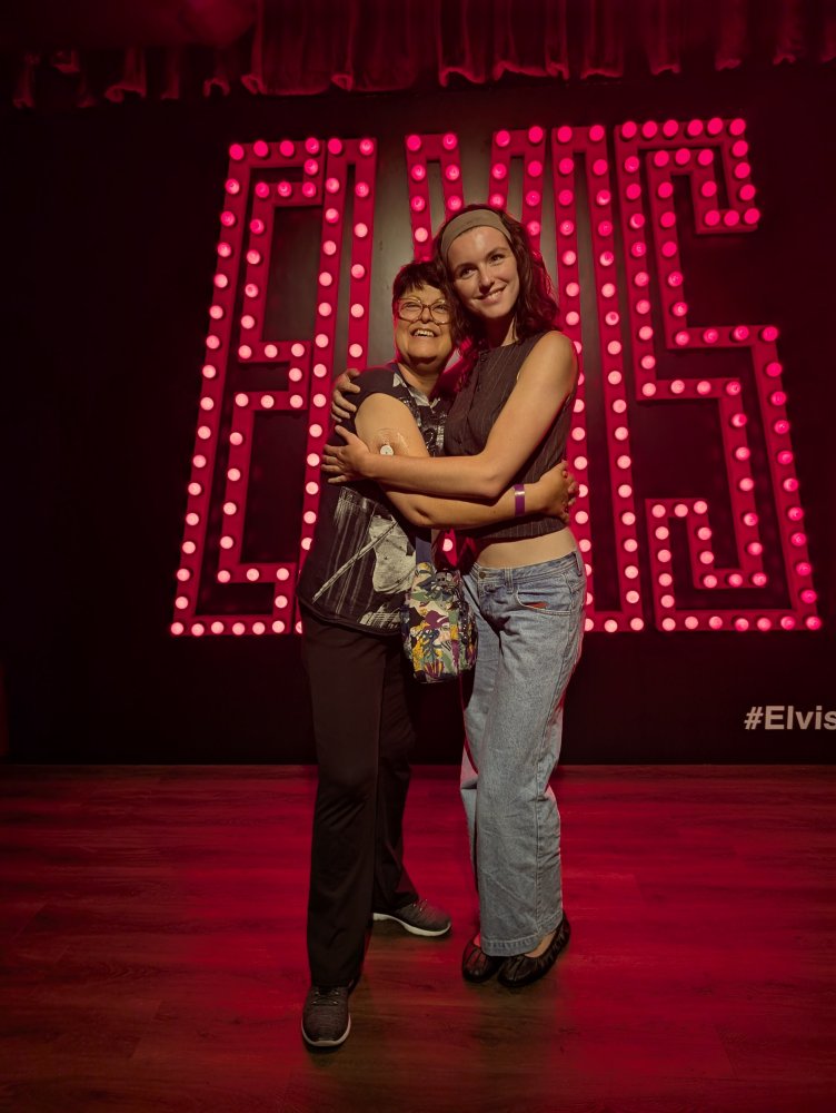 Mummy and daughter love...... And a mutual love of Elvis!
Double the love. 